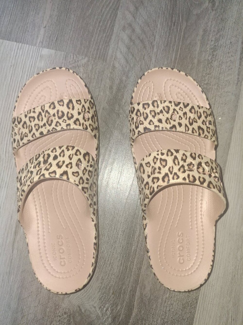 Crocs Women's Baya Animal Platform Sandals, Leopard/Gold size 7 new
